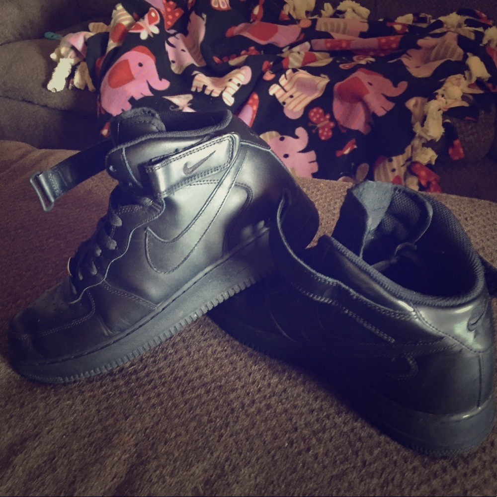 Nike AF1 black mids
